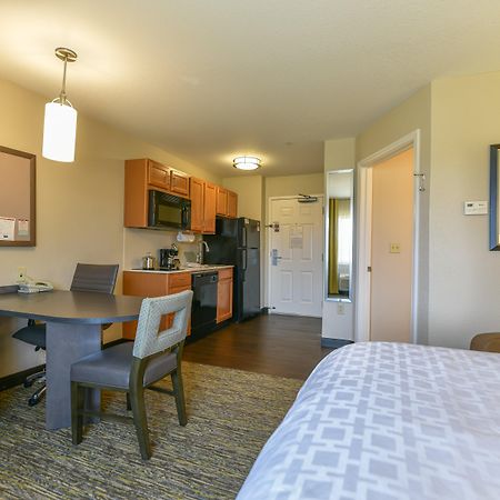 Candlewood Suites Medford By Ihg Exterior foto