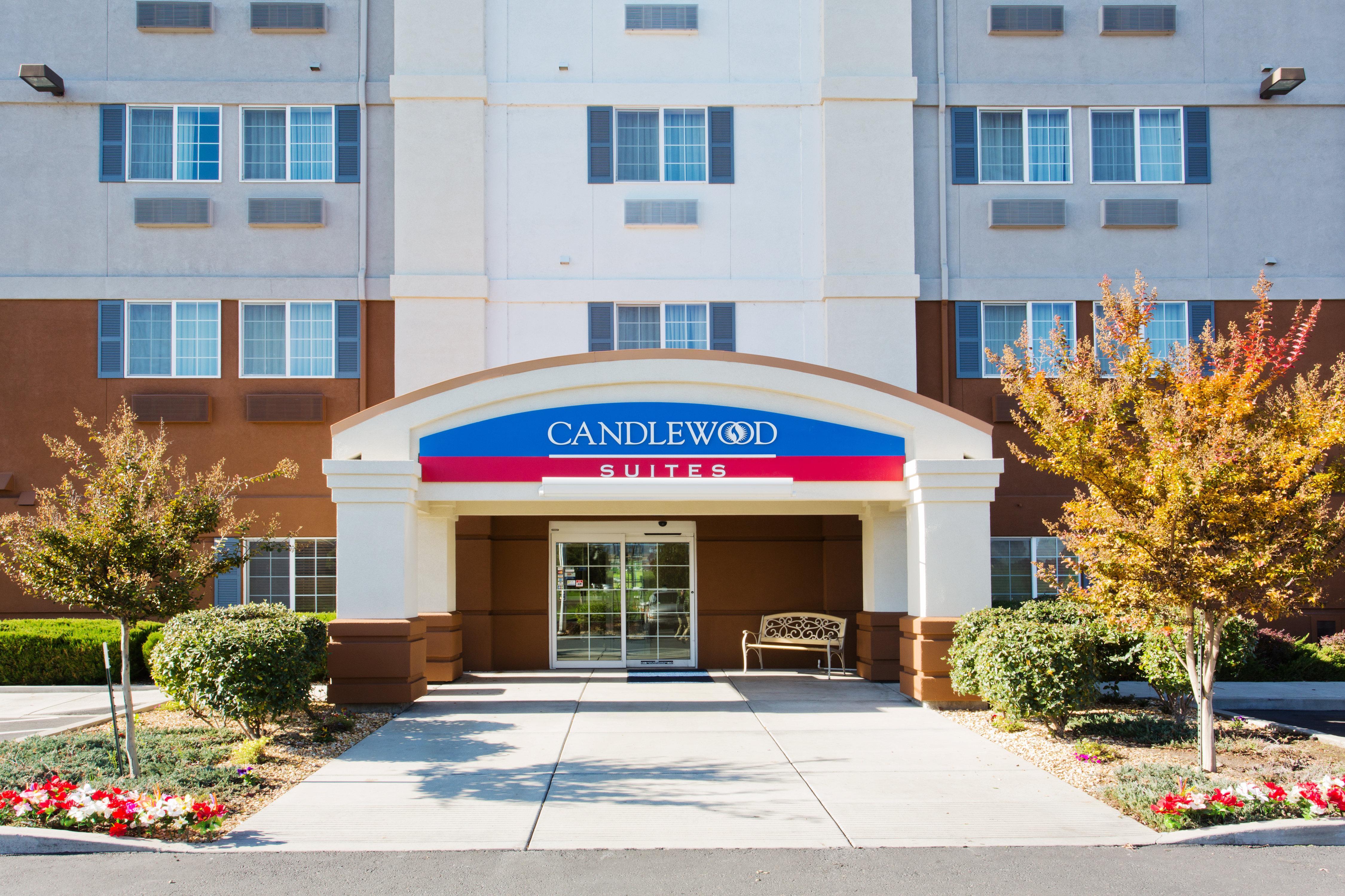 Candlewood Suites Medford By Ihg Exterior foto